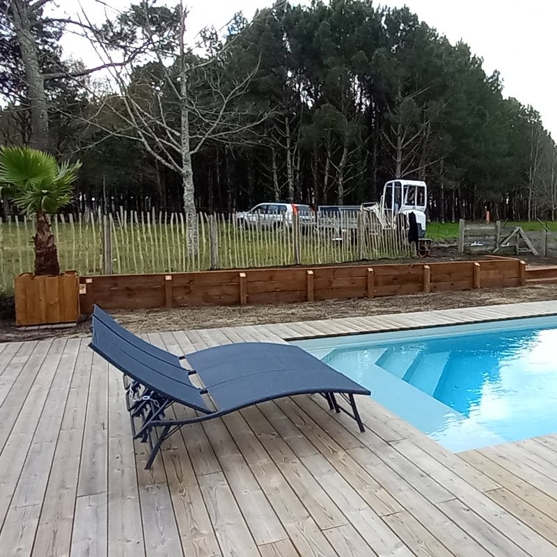 Service aménagement plantation arbres, arbustes, massif et bordure.